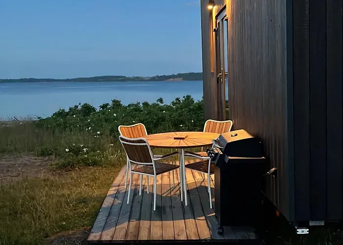 Tiny Seaside - Skarrev